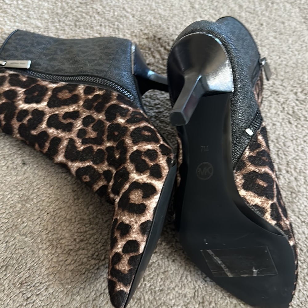 Boots - Picture 3 of 3